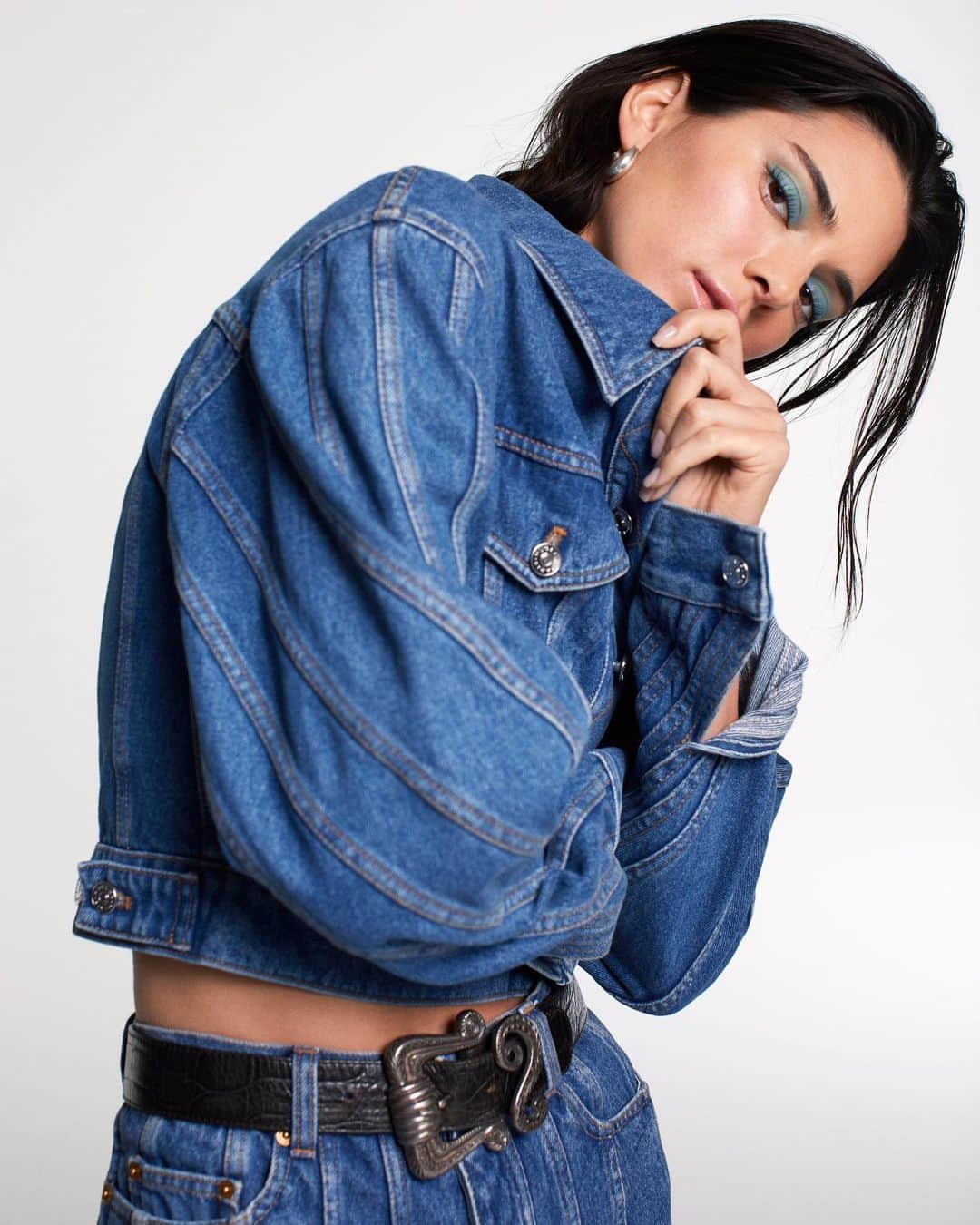 のインスタグラム：「@kendalljenner wears the Mugler spiral denim jacket and jeans in L’Officiel usa. - - Magazine @lofficielusa  Photographer @russelljames  Stylist @seanknight  #mugler #kendalljenner」