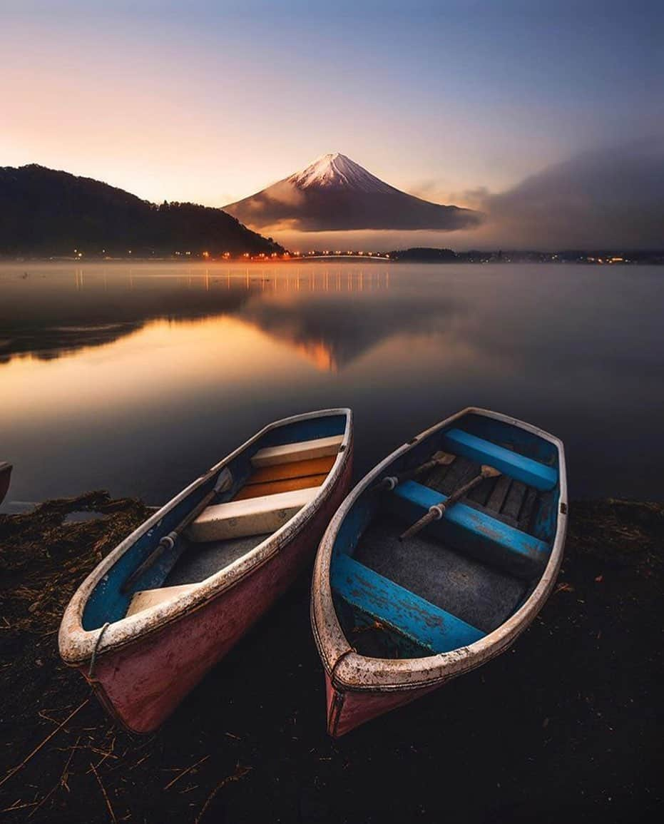 Canon Photographyさんのインスタグラム写真 - (Canon PhotographyInstagram)「I bet you’ve all seen a lot of images of Mt. Fuji on Instagram, but this one seems to give a completely different perspective. A truly wonderful shot!  Photography | @lifewithelliott  Mount Fuji, Japan  #canon_photos #mtfuji #mountfuji #japan #reflectiongram #sunriselovers #dusk #calming」6月24日 6時31分 - cpcollectives