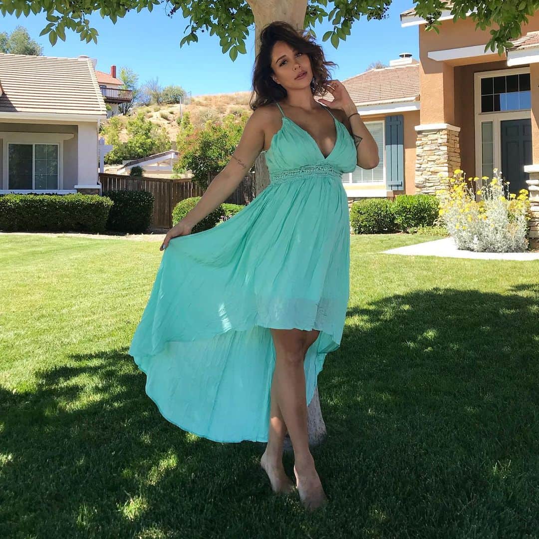 Tianna Gregoryさんのインスタグラム写真 - (Tianna GregoryInstagram)「Dresses all summer long 👗 @fashionnova」6月24日 6時33分 - tiannag