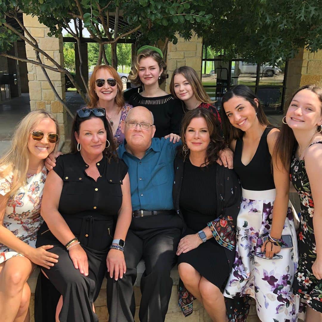 マーシャ・ゲイ・ハーデンさんのインスタグラム写真 - (マーシャ・ゲイ・ハーデンInstagram)「This past weekend, my family laid my mothers ashes next to my dads at the national cemetery in Dallas. It was flag day. There were hundreds of flags flying everywhere, honoring our servicemen and women, and their partners who lived the journey with them.  I was honored to read Saint Francis’s prayer at moms gravesite, and if anyone has ever lived those words, it is she! I’ve shared here some pictures of our weekend, cousins, sisters, brother, just a big lot of family.  I love her for all of her gentle goodness, but I definitely also loved the bit of the wild side of my mom! She was an adventurer, she was brave and courageous, she enjoyed an off-color joke, she loved to travel, and basically she said yes to life!  As I embark on a new movie, playing @kellyoxford mom, in the indie film “Pink Skies”, I think a lot of my own mom.  And I think a lot about mothering in general.  There is no right way, though there are definitely plenty of wrong ways.  I try to suspend my judgment, and keep an open mind. My kids think I’m that old-fashioned mom that believes in manners and courtesy and good grammar. Actually they’re right. I do. But I also curse like a sailor, and try to listen. I guess that’s pretty important, listening. Thank u @jessybarden For making listening such an explosive experience. You are a tempest! So glad to be doing this film, I’m so glad to be bringing my mother and Kelly’s mother and Kellyand me,  together.  Fireworks are one of my mothers favorite things, and that night - magically - the botanical gardens let off fireworks which we could see from our hotel!! Mom had done many flower arrangements at the #fortworthbotanicalgardens before, and it was where we held her memorial, so I’d like to think the 🎇 fireworks were in her honor. (Thooough it Might’ve had something to do with the music festival that was also there that night) 🤗. Either way, my mother lights up the sky.」6月24日 6時39分 - mgh_8