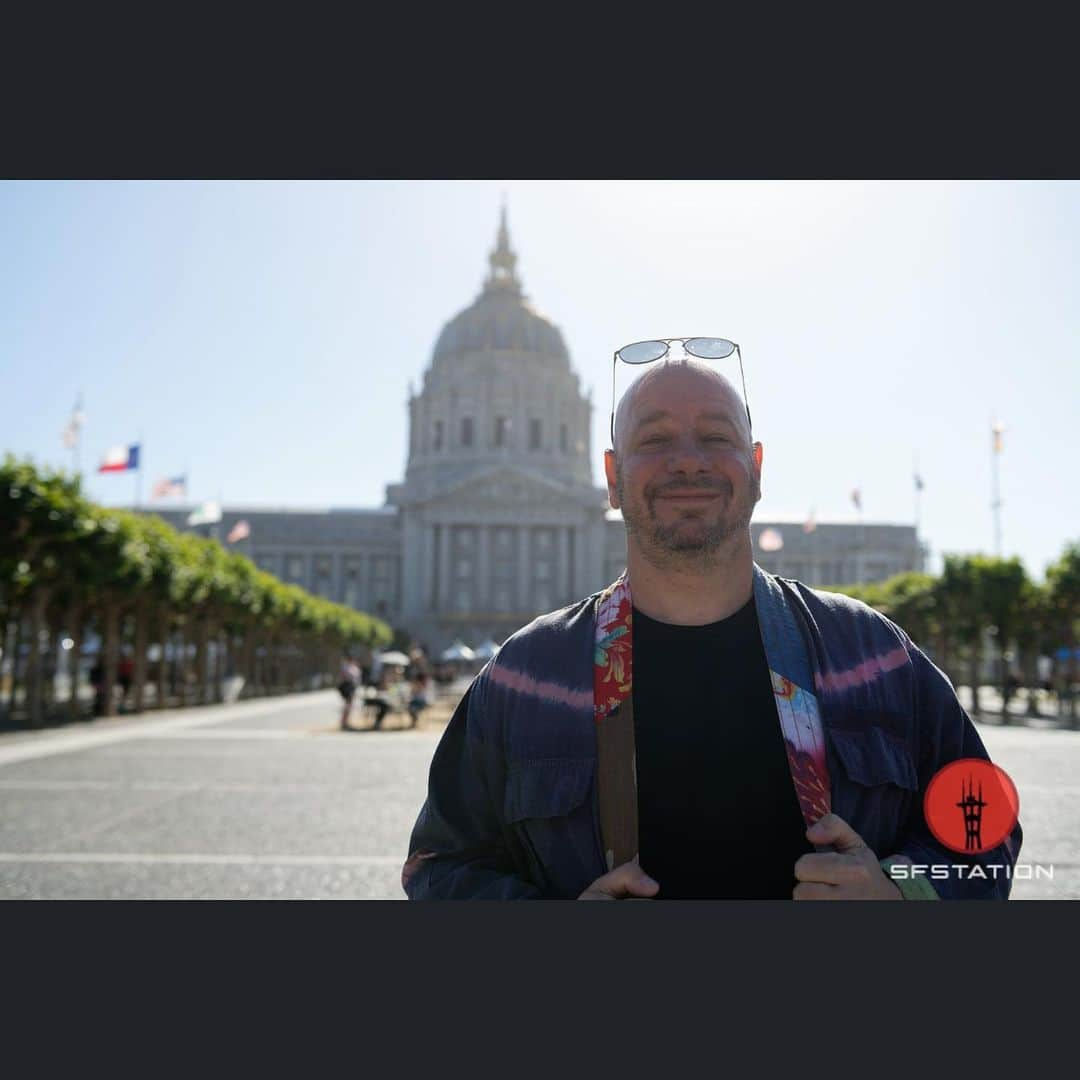 ジェフリー・ロスさんのインスタグラム写真 - (ジェフリー・ロスInstagram)「Okay nobody had more fun at #Clusterfest in San Francisco than me.  Saw some old friends and made some new ones.  Got to play the teacher Mr Hall in a live read of “Clueless” with lots of fine actors, judged a giant #RoastBattle show ( we had our first Drag Queen battle), and participated in a  cathartic panel about mental health. #PositiveEnergy #BrodyStevens  Thanks to everyone who came to the shows. Xxxoo」6月24日 6時43分 - therealjeffreyross