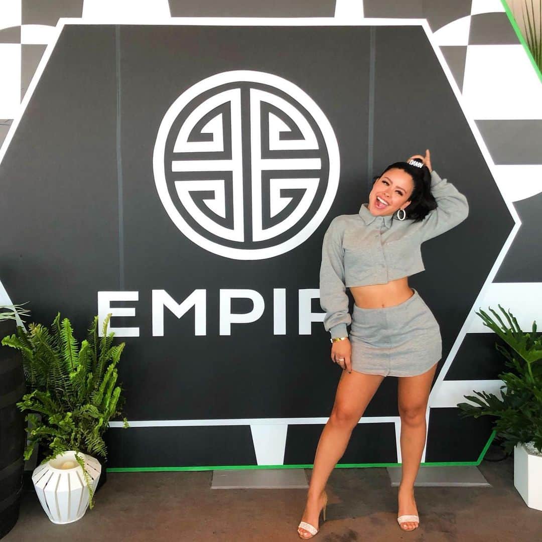 シエラ・ラミレスさんのインスタグラム写真 - (シエラ・ラミレスInstagram)「just out here tryna build my own @empire 🖤 #HappyBETWeekend」6月24日 6時51分 - cierraramirez