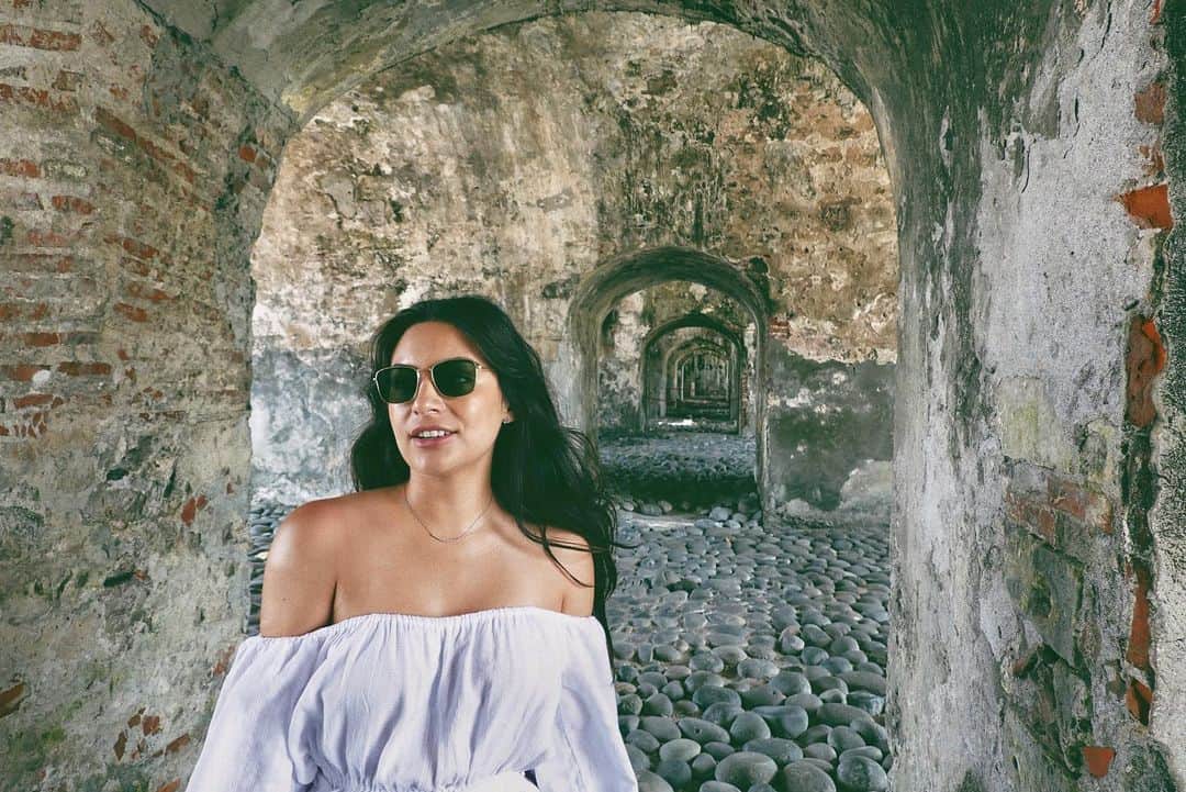 Ana Brenda Contrerasのインスタグラム：「Para mi los grandes placeres están en las cosas sencillas, en la historia , en la gente ...a veces uno viaja lejos para darse cuenta que lo bonito se encuentra cerca // Ro me hizo fotos como pa postear el resto del verano ♥️ I’ll think I’ll post all of these photos for the rest of the summer 💋」