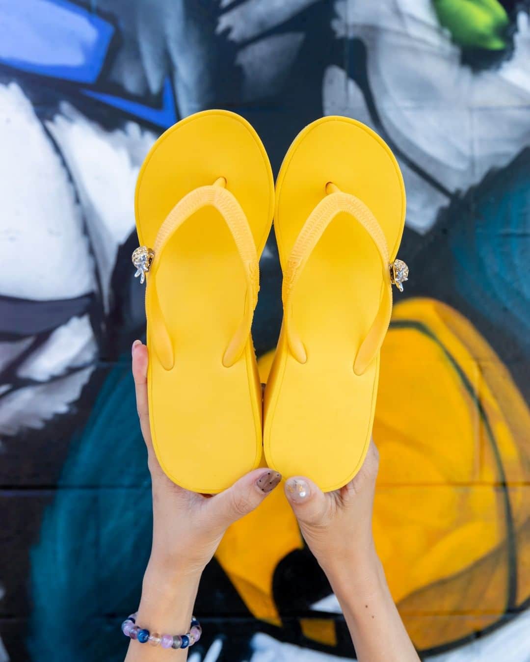 Popits Hawaiiさんのインスタグラム写真 - (Popits HawaiiInstagram)「High Heel Wedge Yellow x Pineapple charms🍍﻿ ﻿ ﻿ #popitshawaii #ポピッツ #sandals #charms #alohastate #luckywelivehawaii #waikiki #footwear #thong #happyfeet #flipflops #slippers #ハワイ #ハワイ旅行 #ハワイ好き #ハワイ大好き #ハワイ好きな人と繋がりたい #ビーチサンダル #フラ #フラダンス #占い #pineapple #heel #kakaako」6月24日 7時00分 - popitshawaii