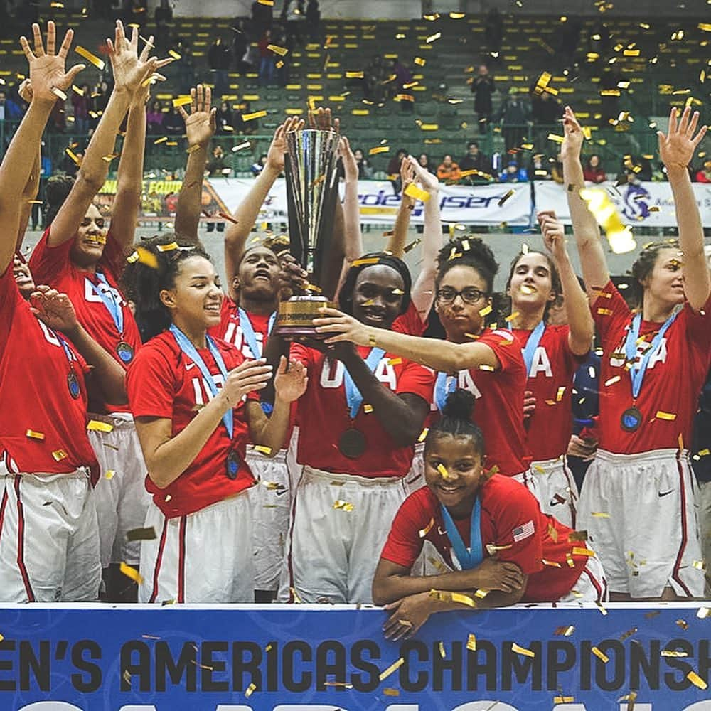 USA Basketballさんのインスタグラム写真 - (USA BasketballInstagram)「The USA Women’s U16 National Team DOMINATED the field in Chile at #FIBAU16Americas & took the gold medal with a 87-37 win over Canada 👊」6月24日 7時08分 - usabasketball