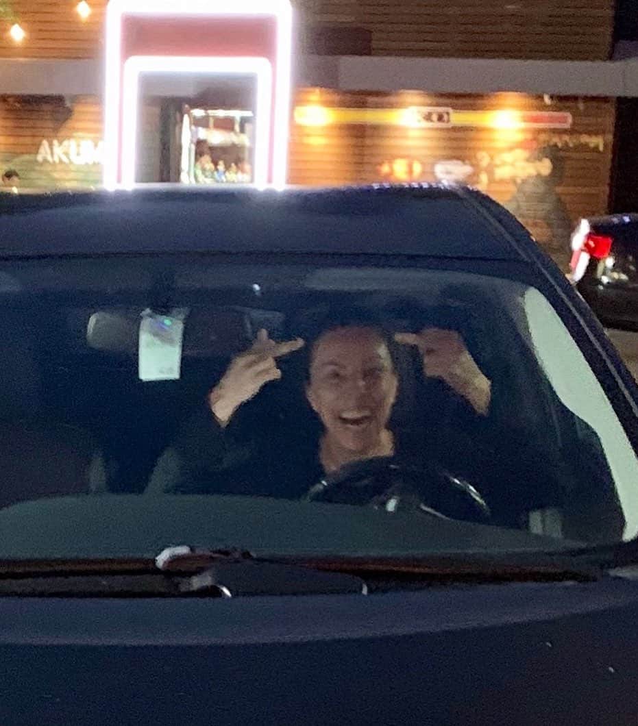 のインスタグラム：「A simple “goodbye” to the weekend. #peaceout #seeyalater #ciao #ihatemondays」