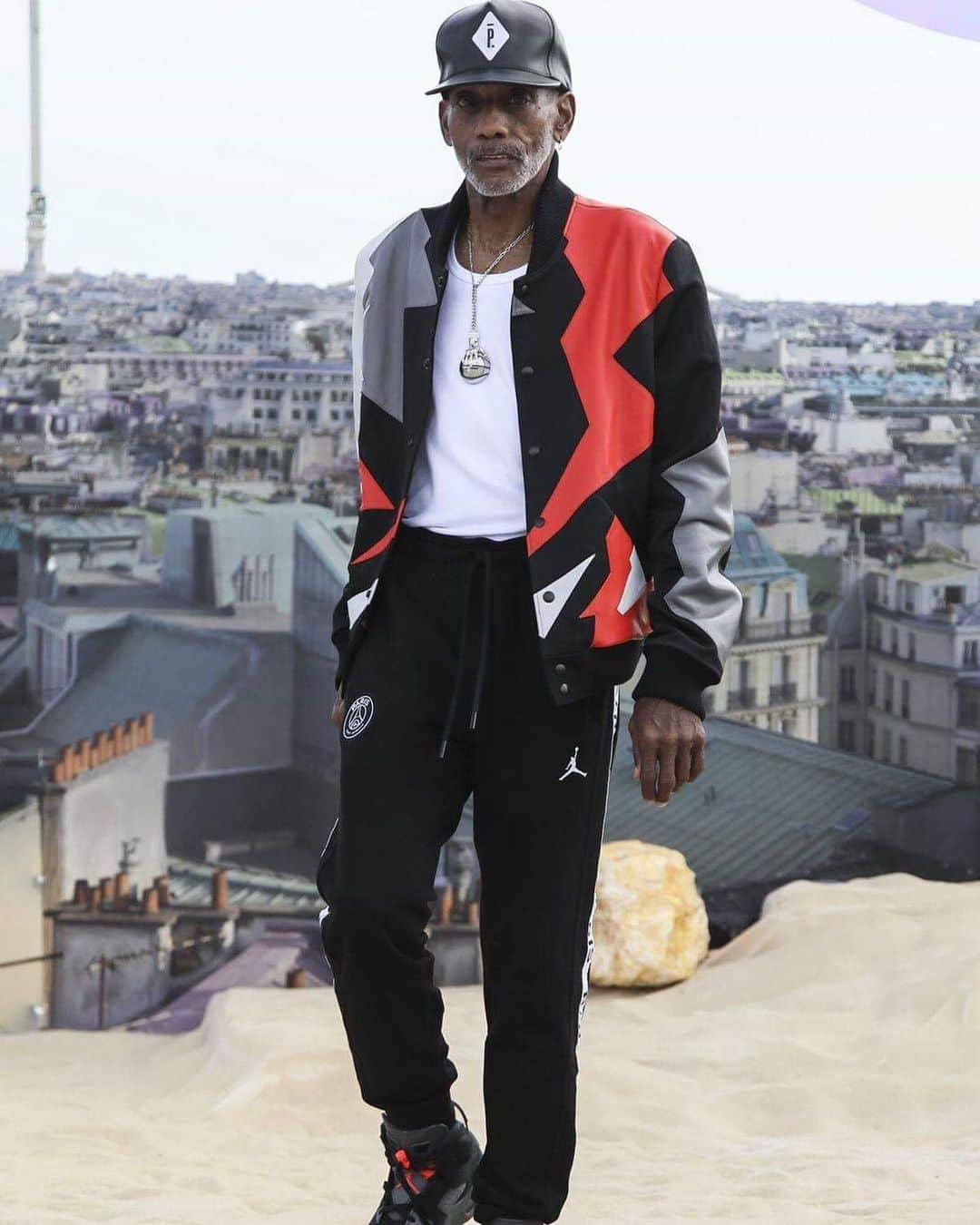 HYPEBEASTさんのインスタグラム写真 - (HYPEBEASTInstagram)「@hypebeaststyle: @pigalleparis_official continues to serve up sophisticated, fashion-forward looks that draw from @stephane_ashpool’s basketball heritage. Sleek silk pajama-style garments have been accented by court-ready shorts and sweats, with another colorful @jumpman23 collaboration to complement the luxurious layering pieces. Photo: Gio Staiano/@nowfashion」6月24日 12時48分 - hypebeast