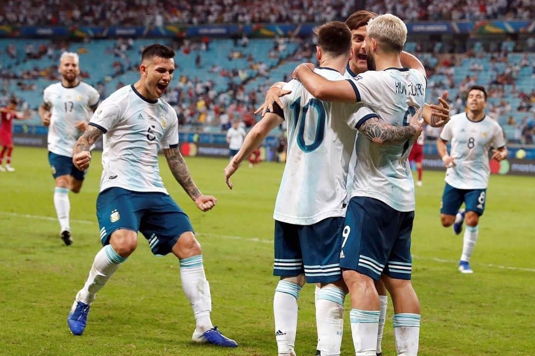 レアンドロ・ダニエル・パレデスのインスタグラム：「Vamos argentina 💙🇦🇷⚽️」