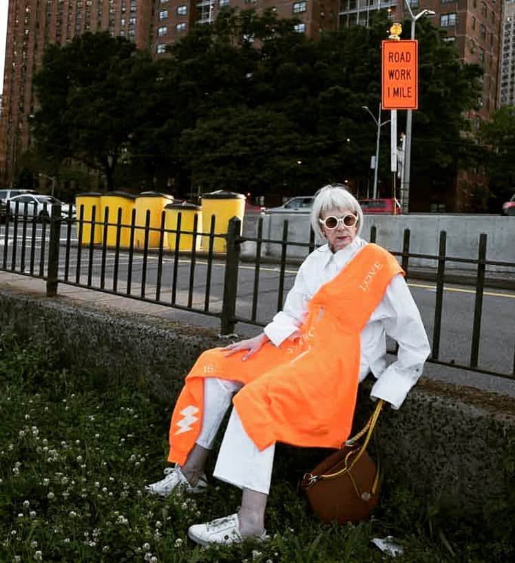 Accidental Iconさんのインスタグラム写真 - (Accidental IconInstagram)「I love it when my hoodie matches road signs. #orange #hoodie #matchinghoodies #signs #fashion #static」6月24日 7時30分 - iconaccidental