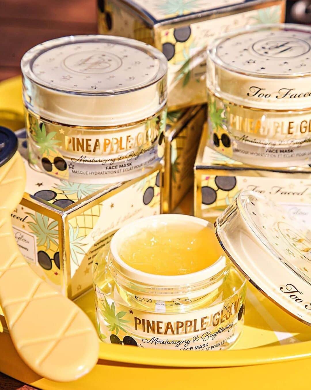ULTA Beautyさんのインスタグラム写真 - (ULTA BeautyInstagram)「Stockpiling the ✨glow✨ with @toofaced new Tutti Frutti Pineapple Glow Face Mask!🍍The pineapple works to gently exfoliate and brighten while prickly pear smooths and hydrates. #ultabeauty  #Regram @toofaced」6月24日 7時31分 - ultabeauty