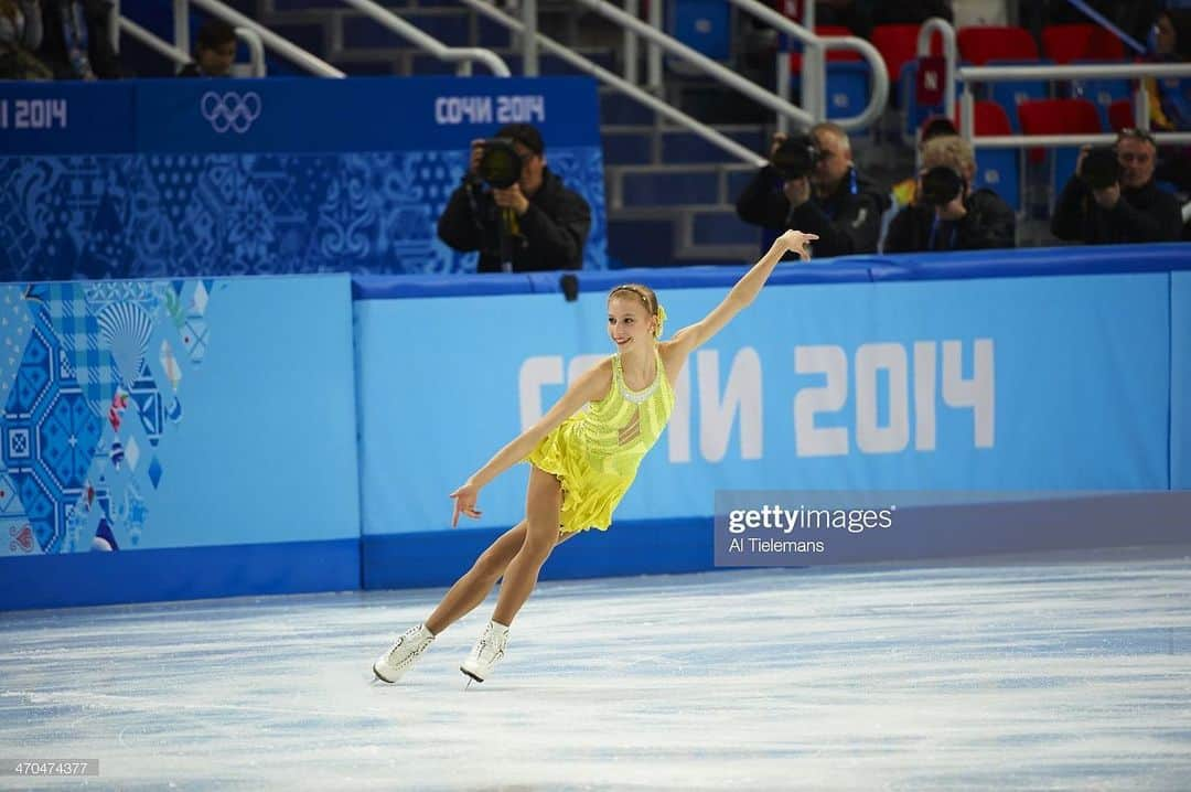 ポリーナ・エドモンズさんのインスタグラム写真 - (ポリーナ・エドモンズInstagram)「Coincidence that my parent’s anniversary falls on #OlympicDay? Happy 24th mom and dad💛」6月24日 7時39分 - polinaedmunds