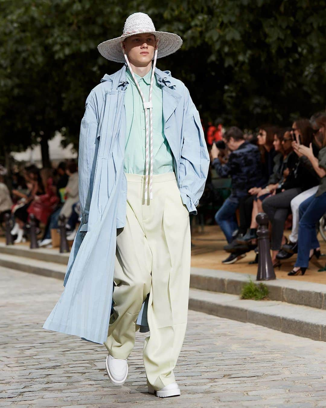 ルイ・ヴィトンさんのインスタグラム写真 - (ルイ・ヴィトンInstagram)「#LVMenSS20 A selection of looks from #VirgilAbloh’s latest #LouisVuitton Collection presented at the Place Dauphine in Paris. Watch the show at louisvuitton.com」6月24日 7時40分 - louisvuitton