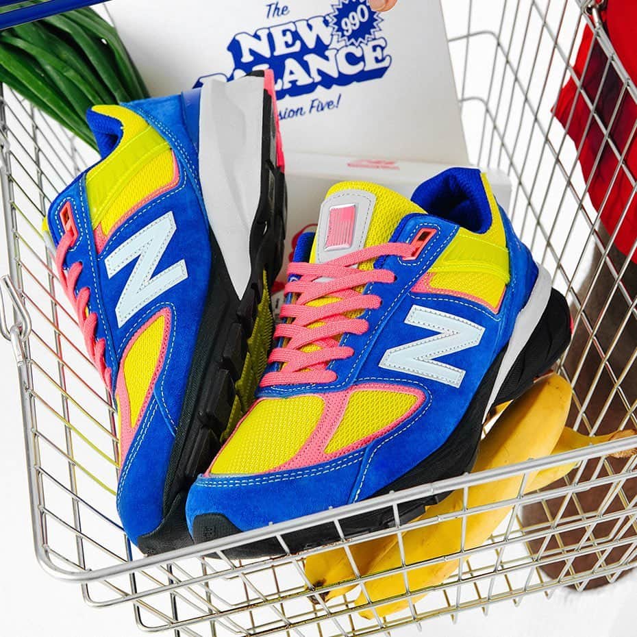 Sneaker Newsさんのインスタグラム写真 - (Sneaker NewsInstagram)「A tribute to the pillars of all communities - the corner store! @sizeofficial is dropping an exclusive New Balance 990v5 inspired by these mini shops that have held us down since day one. For a closer look, tap the link in our bio.」6月24日 7時52分 - sneakernews