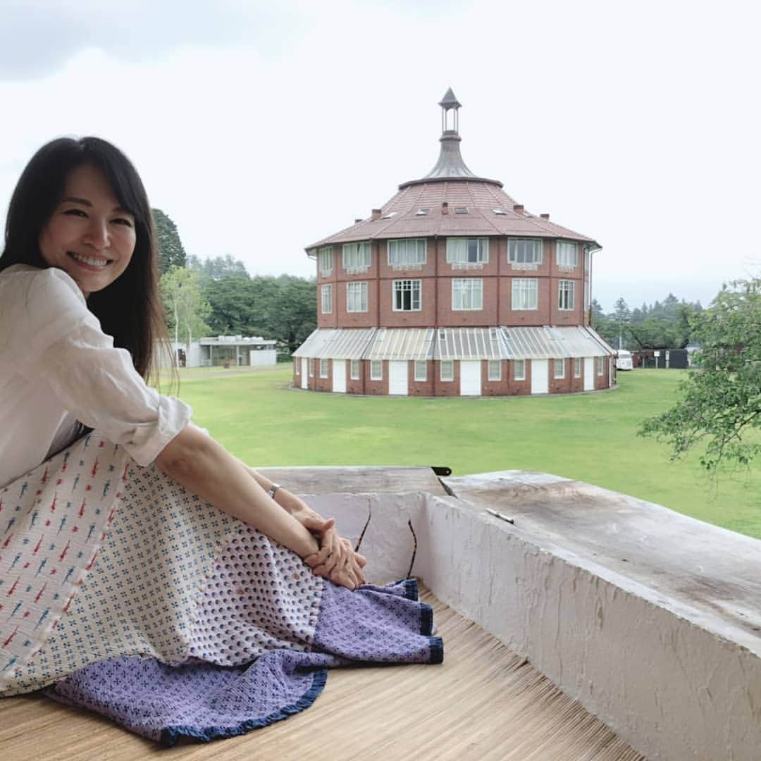 園原ゆかりさんのインスタグラム写真 - (園原ゆかりInstagram)「芸術に触れる日曜日 すてき！ ずっといたい！ ありがとう @shizukahorikawa 🥰 #清春芸術村 注意#私の娘ではありません笑 #アート #旅行 #旅行コーデ  #art #gallery #travel #trip #ootd #fashion #outfit #japan #🇯🇵」6月24日 7時54分 - yucari0108