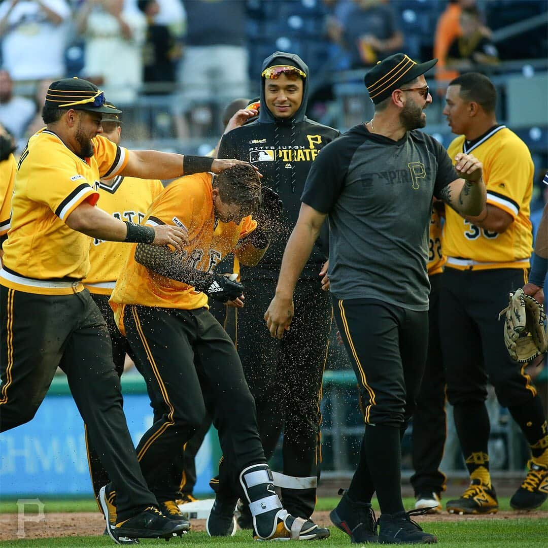 ピッツバーグ・パイレーツさんのインスタグラム写真 - (ピッツバーグ・パイレーツInstagram)「KEVIN. NEWMAN. WALKOFF. WALK! #RaiseIt」6月24日 8時01分 - pittsburghpirates