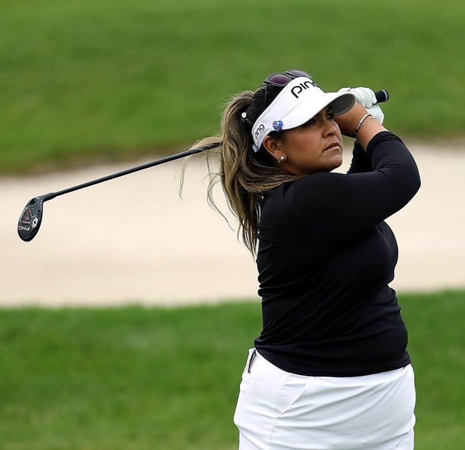 リセット・サラスのインスタグラム：「#TeamSalas finished Top 5!!! My best finish of the year and best finish ever in a major! Thank you @kpmgwomenspga for yet again another top notch event from start to finish. And congrats to @hannahgreengolf that was incredible to witness, well deserved! A big thanks to my team @paddysmith92 @forefitnessmvmt @gorms9 🖤💜🖤」