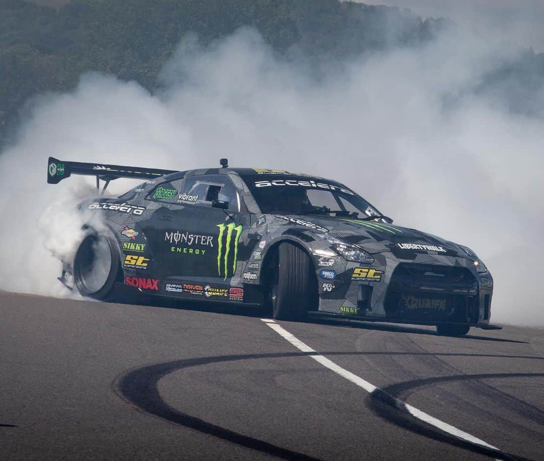のインスタグラム：「LB WORKS GTR Type.2 x @baggsyboyuk !! Well done !! Today new looks!! Can’t wait to see the monster at @fosgoodwood !! Special thanks to @baggsyboyuk & @libertywalkeu !! See you soon !! #libertywalk #lbworks #lbperformance #gtr35 #gtr #goodwood #baggsy #baggsyboyuk #festivalofspeed #nissan #rotiform」