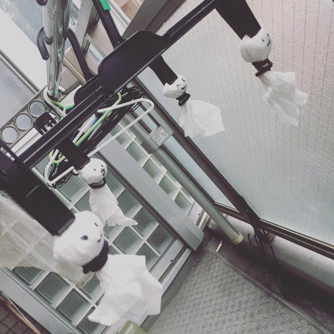 LiLyさんのインスタグラム写真 - (LiLyInstagram)「梅雨☔️new week✨ 水曜日、新刊発売。 金曜日、サイン会！  お会いできる方、 楽しみにしています🌹  晴れますように。  https://www.excite.co.jp/news/article/Gentosha_13044/  #かーにゃアート #lilysdiary2019」6月24日 8時44分 - lilylilylilycom