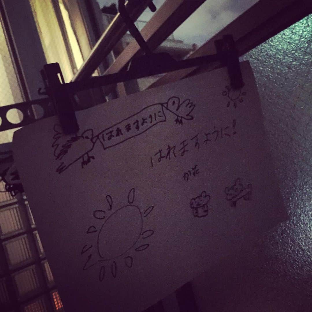 LiLyさんのインスタグラム写真 - (LiLyInstagram)「梅雨☔️new week✨ 水曜日、新刊発売。 金曜日、サイン会！  お会いできる方、 楽しみにしています🌹  晴れますように。  https://www.excite.co.jp/news/article/Gentosha_13044/  #かーにゃアート #lilysdiary2019」6月24日 8時44分 - lilylilylilycom