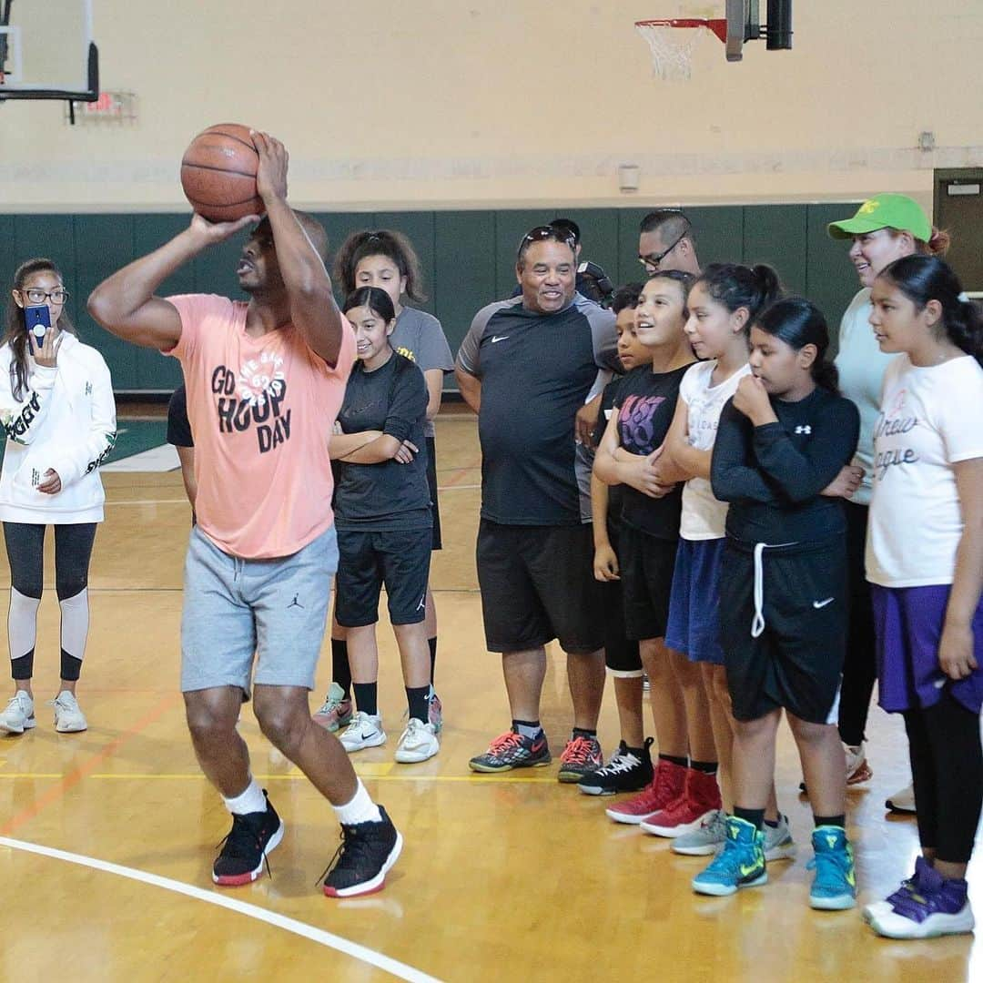 NBAさんのインスタグラム写真 - (NBAInstagram)「Celebrating the game of basketball for @gohoopday across Los Angeles with @cp3! #GoHoopDay」6月24日 9時02分 - nba