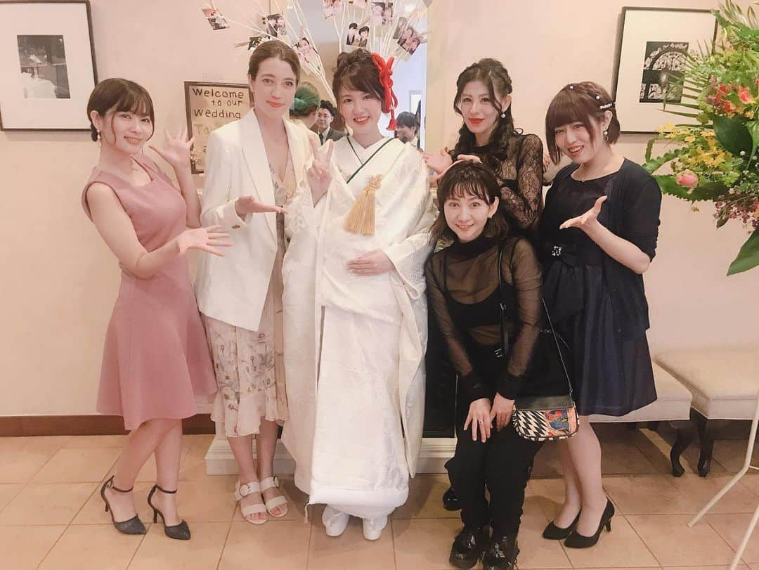 石岡真衣さんのインスタグラム写真 - (石岡真衣Instagram)「. 蘭ちゅんの結婚式に行って来ました💒 3年前一緒にお仕事してたメンバーで1番初めに1番年下の蘭ちゅんが結婚でしたっ👰✨ 蘭ちゅん、おめでとう🍾✨結婚式呼んでくれてありがとう☺️💕」6月24日 9時14分 - ishiokamai