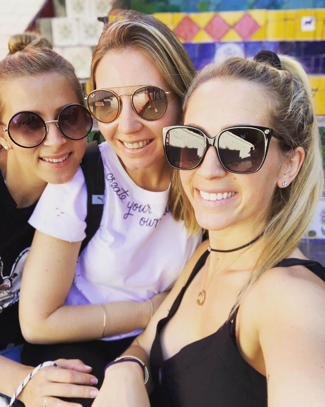 ソフィア・バルビのインスタグラム：「que los cumplas feliz hermana! rj con ellas!」