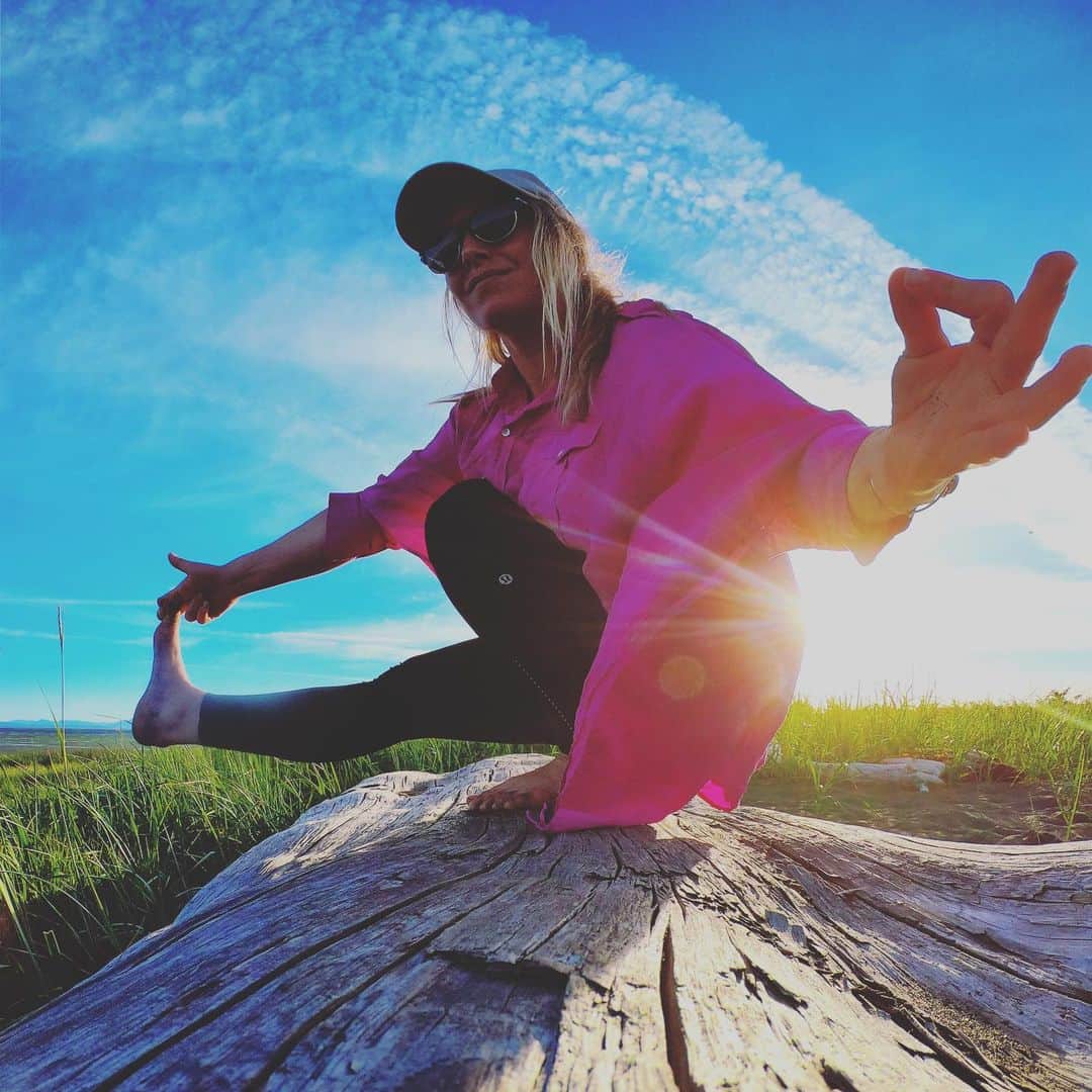 ジェイミー・アンダーソンのインスタグラム：「A weekend off the grid was just what I needed.. 🙏✨👌 Who likes to camp? 💙✨🌍 #gopro #camplife」