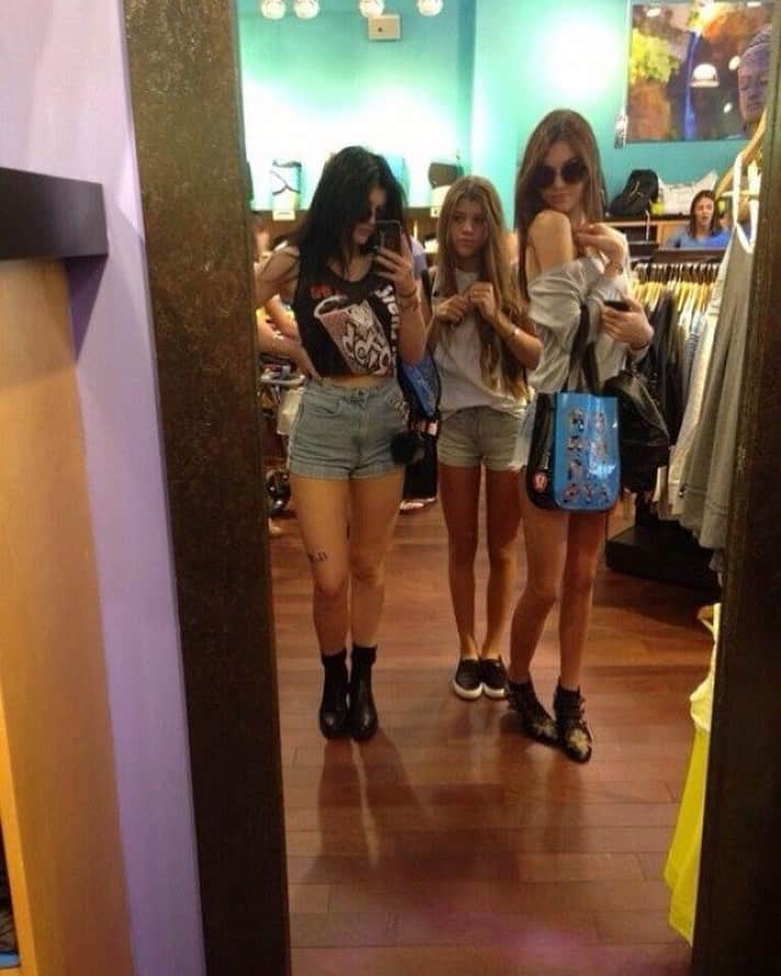 E! Onlineさんのインスタグラム写真 - (E! OnlineInstagram)「Kendall & Kylie have been hanging out with Sofia Richie again, so we just had to bring back this mirror selfie from 2013...Link in bio for all the details on their '70s-themed ~groovy~ night out together. (📷: Tumblr)」6月24日 9時48分 - enews