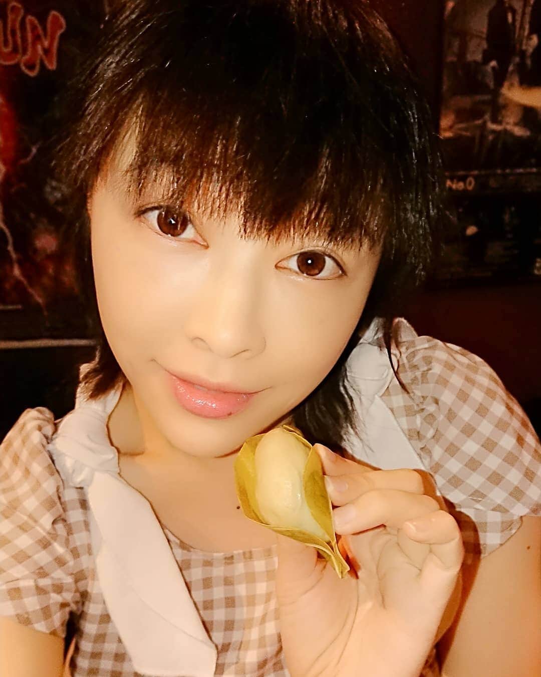 松坂南さんのインスタグラム写真 - (松坂南Instagram)「こちらは、リハ中🎵  まきゆりちゃんからいただいたお饅頭。  みんなでいただきましたー、ありがとう❤️ #ひまわりの唄  #ありがとうございました🙏」6月24日 9時46分 - minami_matsuzaka