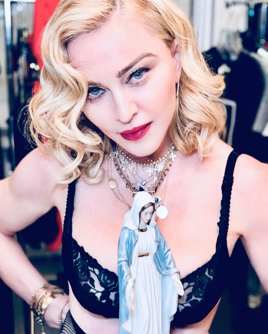 マドンナさんのインスタグラム写真 - (マドンナInstagram)「Madame ❌ giving thanks to the blessed Virgin................... .....🙏🙏🙏🙏 #madamex #gratitude」6月24日 9時55分 - madonna