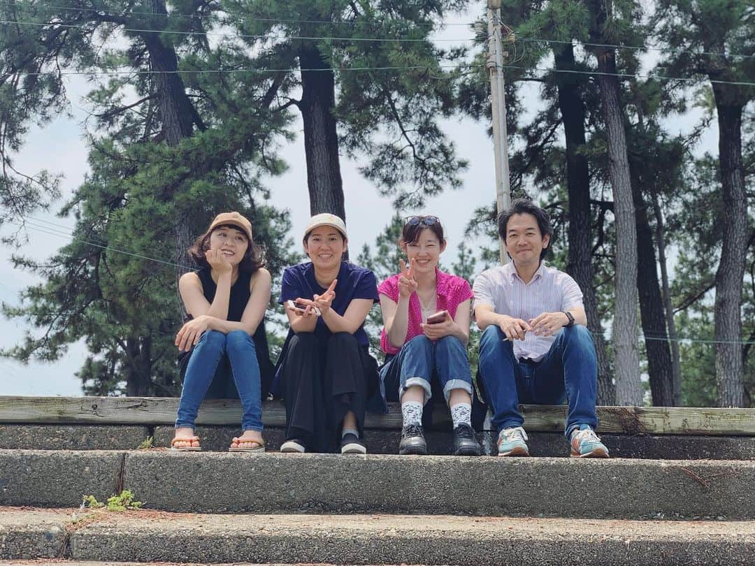 のインスタグラム：「1週間、 舞鶴での撮影でご一緒した皆さん！ . 右から 映画監督 小出正雪さん スタッフ まいさん カメラマン 轟あずささん 女優 清水琴さん . 本当に素晴らしいメンバーで 今回の撮影が出来たこと、 最高に幸せに思います！！ . とても代えがたい日々になりました。 . 作品が完成するのが楽しみだ〜〜 . また、お知らせいたします📢😆💓」
