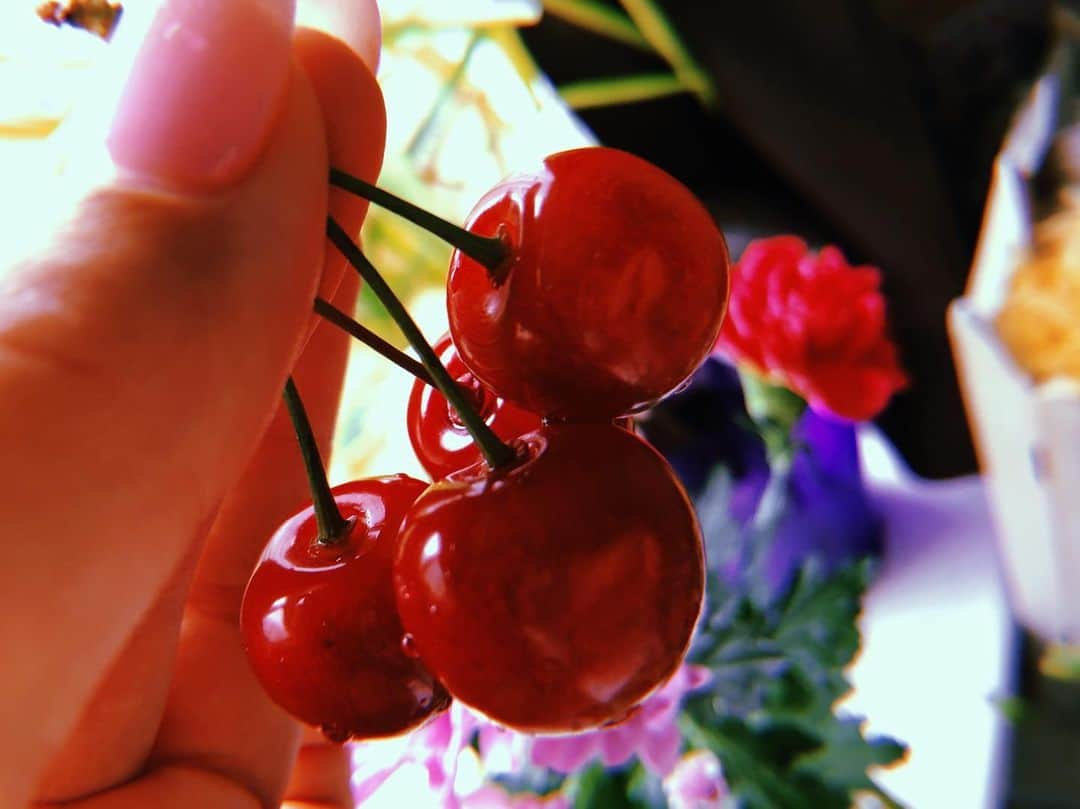 IVANさんのインスタグラム写真 - (IVANInstagram)「* 🍒🍒🤤💕 cherry ~ 本当に美味しい 朝さくらんぼ♡ #cherry#love #佐藤錦 #山形から連れてきた♡」6月24日 10時11分 - fresanaca