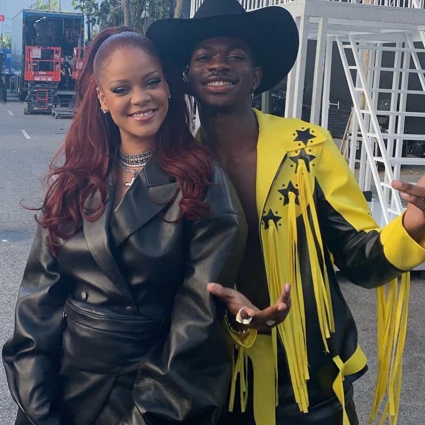 Dazed Magazineさんのインスタグラム写真 - (Dazed MagazineInstagram)「Do you think she told him to #ShutUpAndDrive down to the #OldTownRoad? 🐎🤠 Yeah, this is just a @lilnasx fan account now... but c’mon, this is a pop culture ~moment~ 💬What do you think they talked about? 💬 📷@badgalriri with #lilnasx at the #BETAwards 🔄 #regram @LilNasX #LegendsOnly #Rihanna」6月24日 10時12分 - dazed
