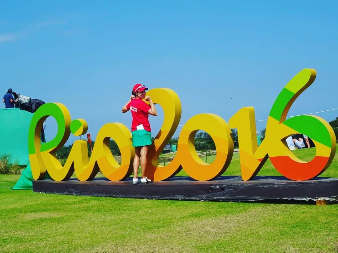 アレハンドラ・ジャネサのインスタグラム：「Happy #olympicday! Still one of the best experiences of my life. So thankful I got to go and represent my country ❤️🇲🇽 ••• Feliz día Olímpico!! Hasta la fecha una de mis mejores experiencias. Siempre un orgullo representar a Mexico 🙏 #olympicgolf #rio2016 #thankful」