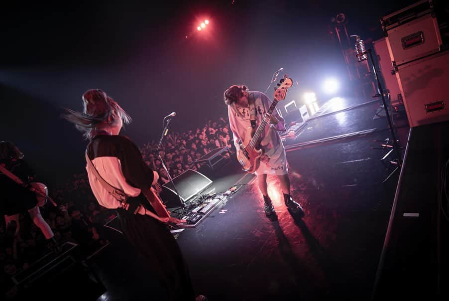 SCANDALさんのインスタグラム写真 - (SCANDALInstagram)「2019.06.23 Zepp Osaka Bayside SCANDAL TOUR 2019 "Fuzzy Summer Mood" photo by @studio713japan  #scandal #scandal_fsm」6月24日 10時26分 - scandal_band_official