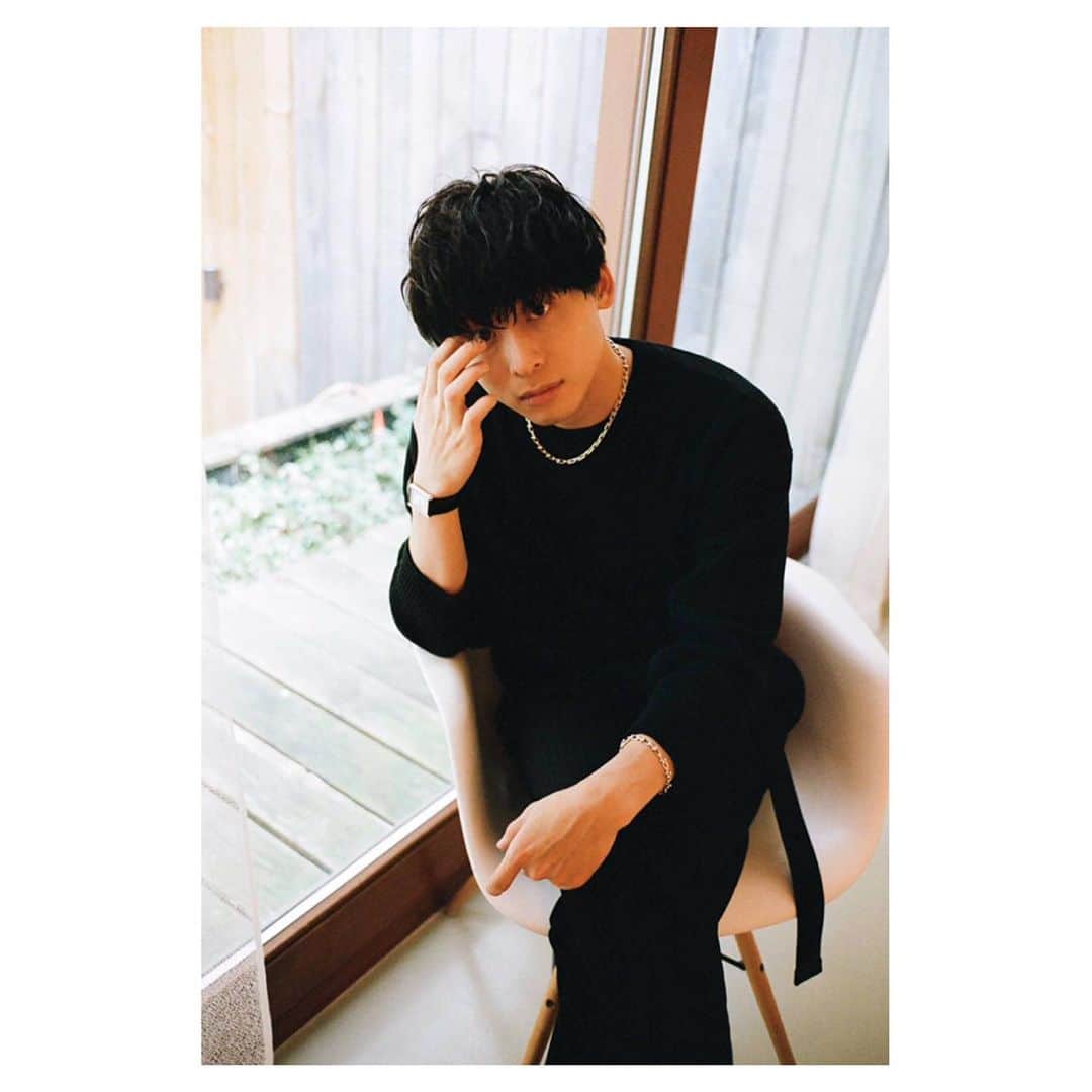 工藤大輝のインスタグラム：「写真集 #彗星 2019,6,28 Release. in 🇳🇱&🇸🇪 Photo: @yoshiharuota Hair&Make up: @akihito_hayami Stylist: @Da_iCE_TAIKI」