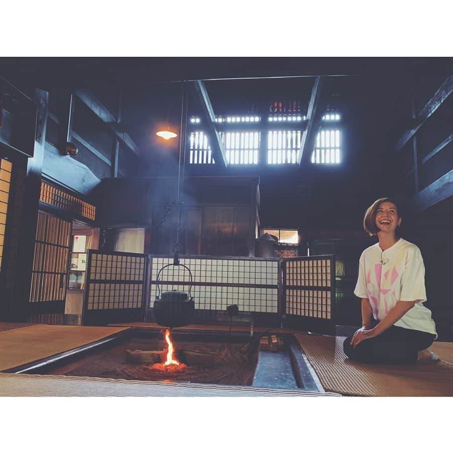 イレーネのインスタグラム：「もちろん妻籠宿にも行きました 囲炉裏の火がパチパチいう音が大好きです...冬きたいけどね  こちらも7月の旅するカンジで観てねー  #旅するカンジ #キャッチネットワーク #妻籠宿脇本陣 #妻籠宿 #tsumago #tsumagojuku #nakasendo #tsumagojukuwakihonjin #nagano #japan」
