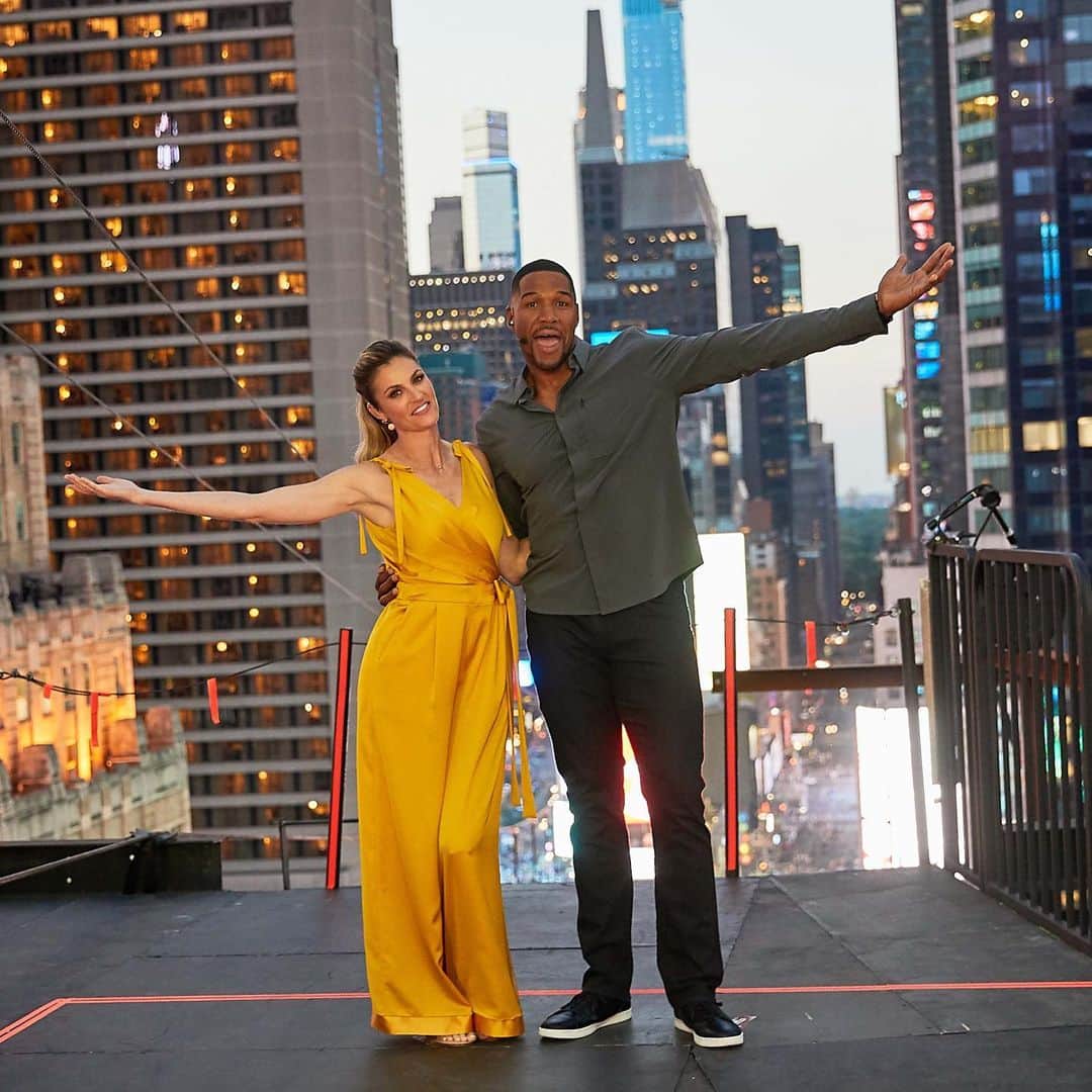アメリカン・ブロードキャスティング・カンパニーのインスタグラム：「Our amazing hosts are handling the heights perfectly! #HighwireLive @michaelstrahan @erinandrews」