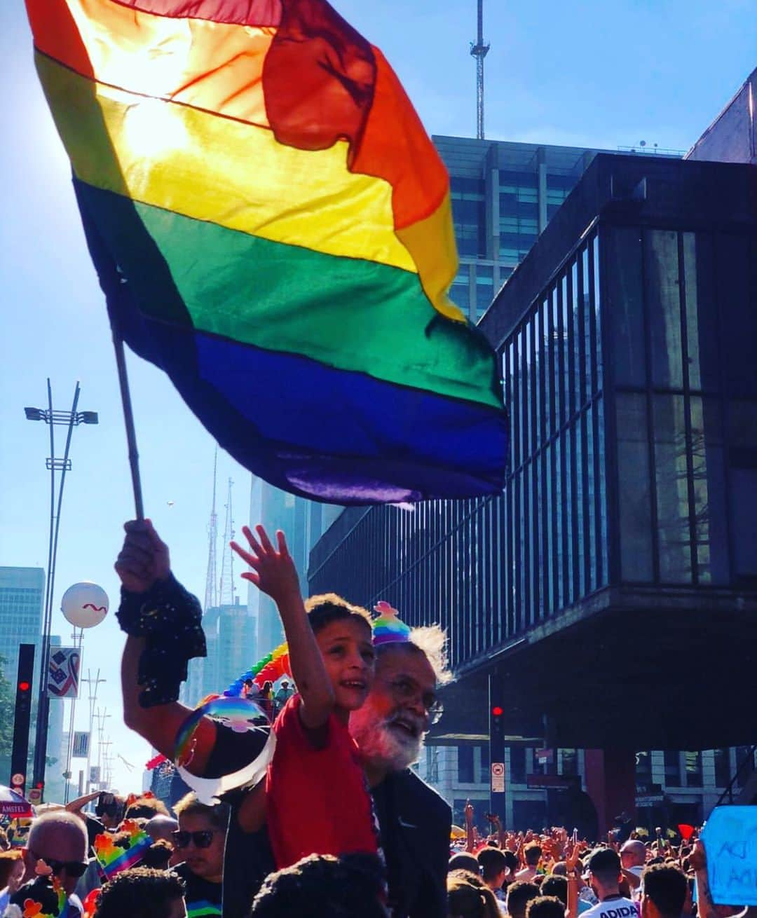 ジュリアナ・パエスさんのインスタグラム写真 - (ジュリアナ・パエスInstagram)「Que beleza hoje! #gaypride 🌈🌈🌈🌈🌈🌈🌈🌈」6月24日 10時58分 - julianapaes