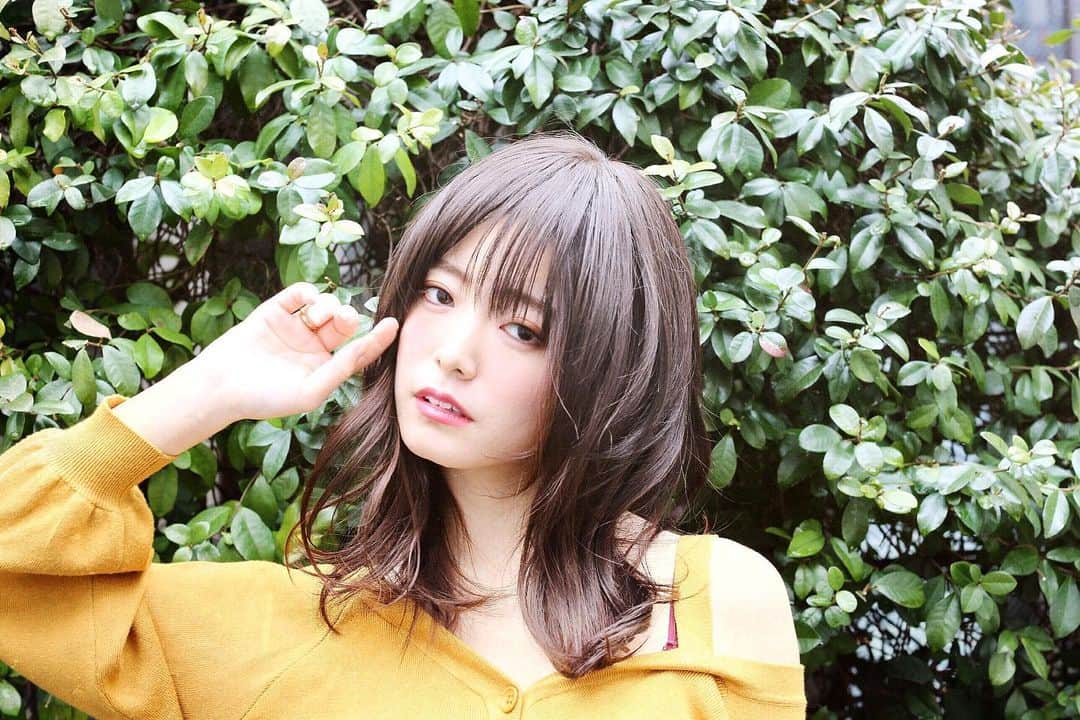 渡部幸也のインスタグラム：「本日は生憎の雨の中、ご予約本当にありがとうございます🙇 雨でクセが出やすい方は、肩下でラフにカジュアルに動くパーマスタイルもオススメです🙆‍♂️ 本日も、よろしくお願いします✨  #ヘアスタイル #ヘア #髪型 #ヘアカタログ #ヘアセット #ヘアアレンジ #パーマ #カラー #ヘアカラー #hair #恵比寿美容院 #代官山美容室 #代官山美容院 #美容学生 #サロン #中目黒美容室 #中目黒美容院 #恵比寿美容室 #サロンモデル #中目黒ランチ #恵比寿ランチ #hpb_hair #中目黒 #代官山 #恵比寿 #渋谷 #ar_magazine #murua #emoda #amerivintage」