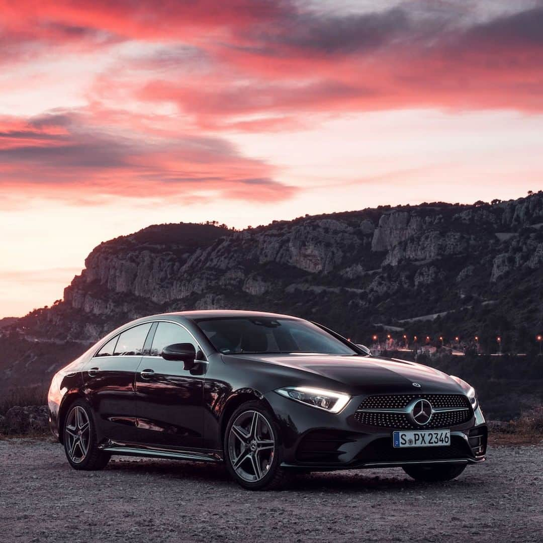 メルセデス・ベンツさんのインスタグラム写真 - (メルセデス・ベンツInstagram)「Enjoying the evening atmosphere. 🌅 📸: @svenklittich for #Mbsocialcar  #Mercedes #MercedesBenz #MBCars #InstaCar #CLS #carsofinstagram #sunset」6月24日 11時00分 - mercedesbenz