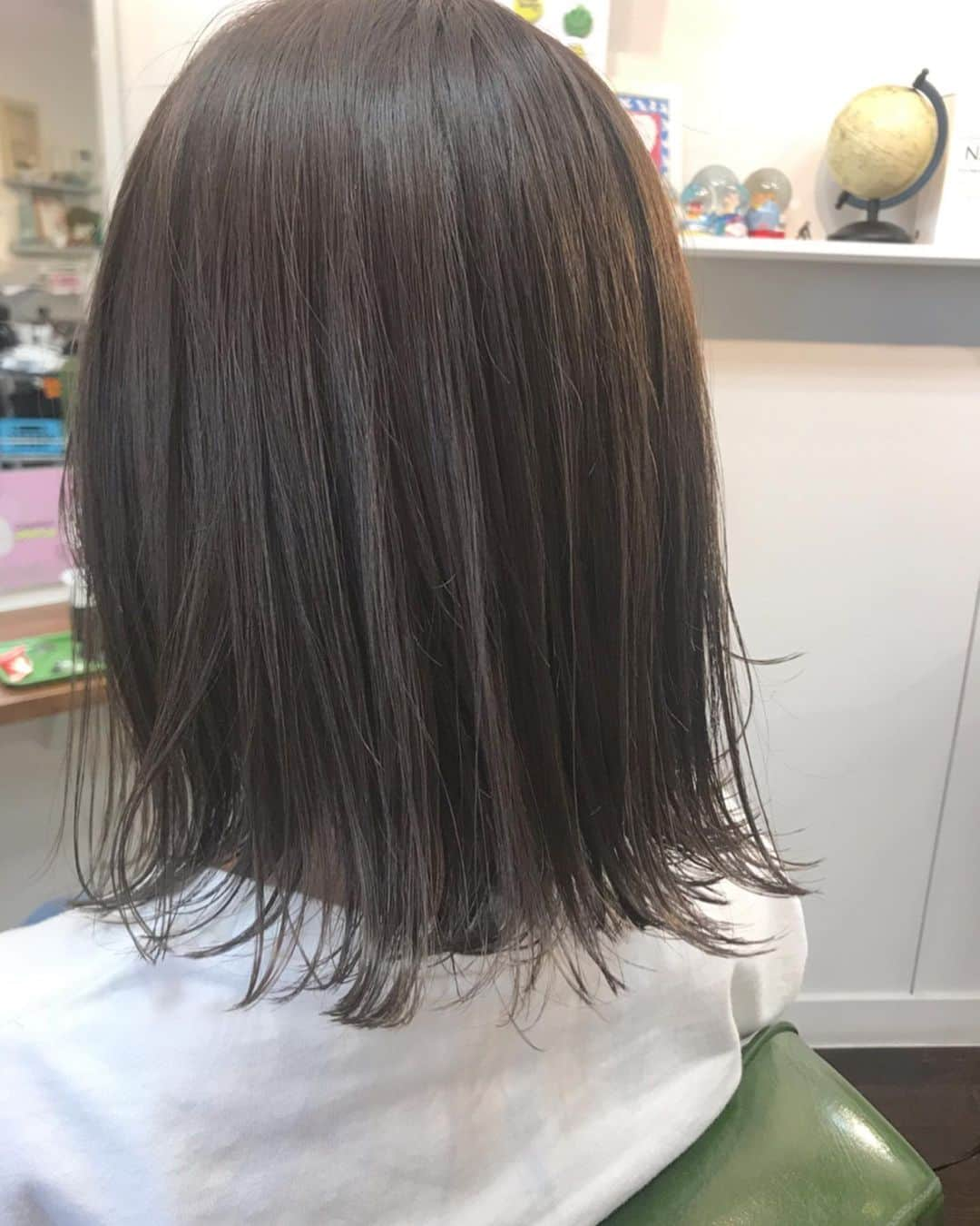 井上花実さんのインスタグラム写真 - (井上花実Instagram)「あゆみさんボブ🥰 color.cut.treatment / ¥13,620 仕上げのオイルは#ダヴィネス #オーセンティックオイル です🌿 : : #ロンゴガール#ロンゴロンゴ#武雄美容室#武雄#武雄市#佐賀#佐賀美容室#イルミナ#イルミナカラー#武雄美容室ロンゴロンゴ#アプリエ#アプリエカラー #グレージュ#ボブヘアー #bobhaircut#外国人風#外国人風カラー#アッシュ#切りっぱなしボブ #アッシュベージュ #hair#hairstyle#haircolor#fashion#ブルージュ#ベージュカラー#夏カラー」6月24日 11時03分 - hana87_mi3