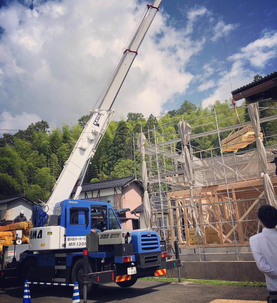 アーキ ホームライフさんのインスタグラム写真 - (アーキ ホームライフInstagram)「こんにちは！ 今日は上棟の見学に行ってきました^_^ お家が形になっていく姿を見るのはとても感動です😊 安心して暮らしていただけるようなお家作り目指して頑張っていきます😊（カワヅラ）  #アーキホームライフ #ホームライフ100 #注文住宅 #自由設計 #デザイン住宅 #マイホーム #home #house #family #おしゃれな家 #こだわりの家 #一戸建て #福知山 #豊岡 #舞鶴 #加東 #加古川 #姫路 #和泉 #千里 #上棟#かっこいい家#可愛い家#安心#快適#ゆったり#家族団欒#シンプル#ナチュラル#スッキリ暮らす」6月24日 11時08分 - archihomelife_after