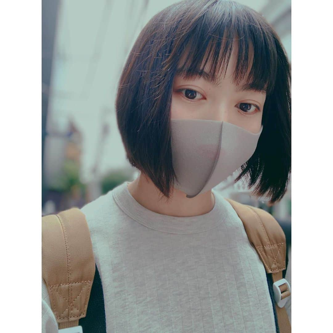 安本彩花さんのインスタグラム写真 - (安本彩花Instagram)「ちょっと前にエビ中ファミリーと 「髪型の写真載せて♪」 「おっけー♪」 って会話したのに載せ忘れてたー！！ ごめんね！ この間レイヤー入れてた部分詰めてボブスタイルにしてもらったからその時の動画を…  #hair#ボブ#ボブヘアー #謎にリズミカルな動画 #こういうの作ってる時楽しい ⚠️マスクの赤い模様はカメラの謎の現象なので、リップついてるとか、ミートソースついてる、とかではありません。唇が透けているわけでもありません。」6月24日 22時01分 - yasumoto_ayaka_official