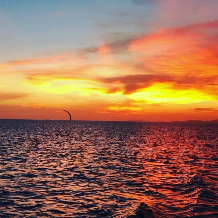 トニー・ジャーのインスタグラム：「Sunset!!!」
