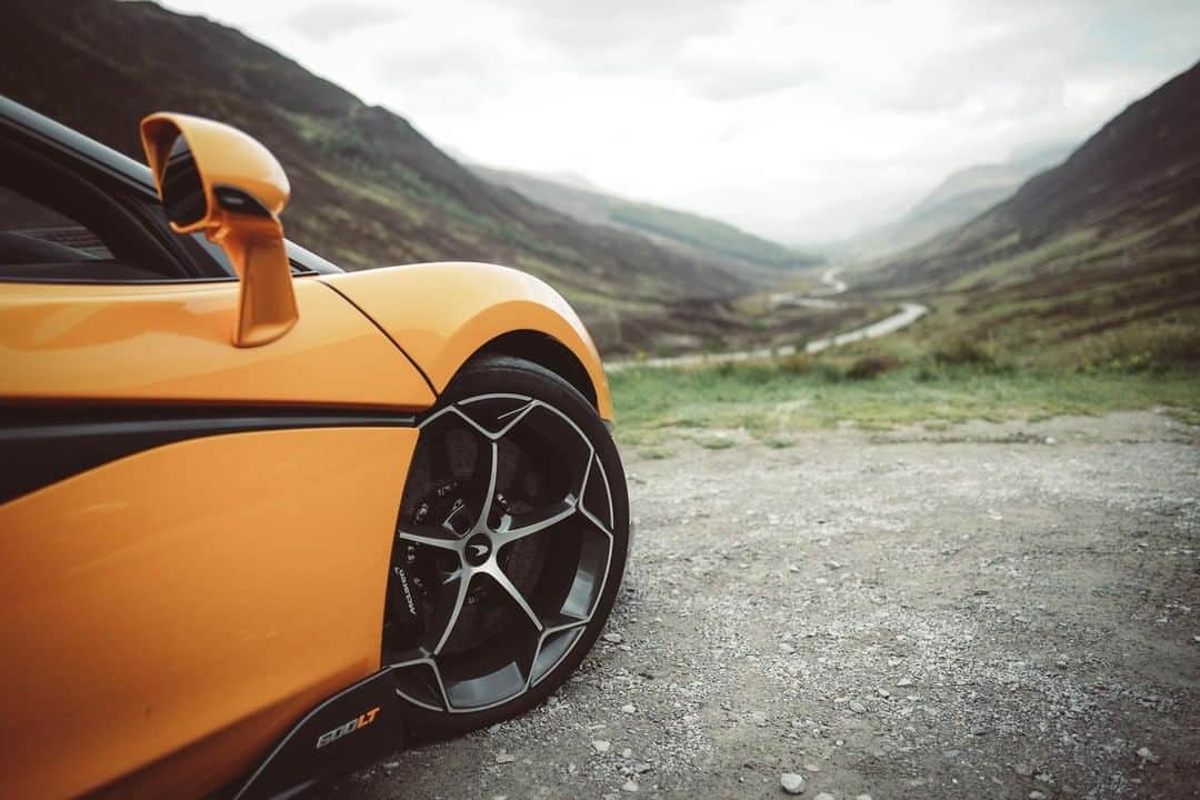 McLaren Automotiveさんのインスタグラム写真 - (McLaren AutomotiveInstagram)「It's been an amazing month of adventures for the #600LTSpider. First, the car made its Australian debut on the stunning Great Ocean road and now, closer to McLaren's Woking home, we take it on an epic road trip across the north coast of Scotland.  Pics from @leicauk M10-D」6月24日 20時28分 - mclarenauto