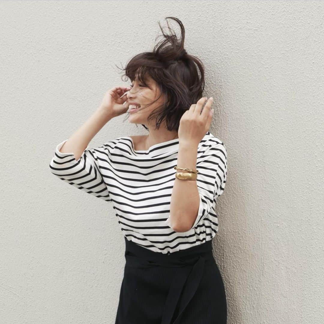 JUNNAさんのインスタグラム写真 - (JUNNAInstagram)「夕方一瞬だけ顔を出した🌞  tops/ #ボートネックボーダールーズTEE  6/27 発売 bottom/ #ラップスカートレイヤードレギンス 近日発売 sandal/ #CÉLINE bangle/ SOKO KAMBA CUFF @etretokyo bangle/ SOKO BAHARI STATEMENT CUFF ・ ・ @etretokyo  @etretokyo_store #junna👠 #156cm #2019ETREss」6月24日 20時43分 - junna