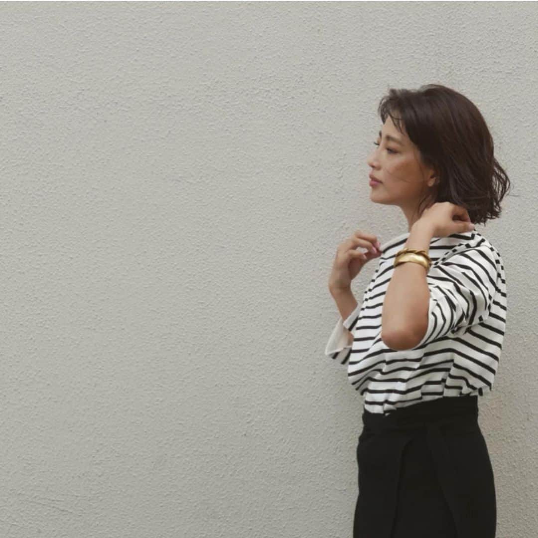 JUNNAさんのインスタグラム写真 - (JUNNAInstagram)「夕方一瞬だけ顔を出した🌞  tops/ #ボートネックボーダールーズTEE  6/27 発売 bottom/ #ラップスカートレイヤードレギンス 近日発売 sandal/ #CÉLINE bangle/ SOKO KAMBA CUFF @etretokyo bangle/ SOKO BAHARI STATEMENT CUFF ・ ・ @etretokyo  @etretokyo_store #junna👠 #156cm #2019ETREss」6月24日 20時43分 - junna