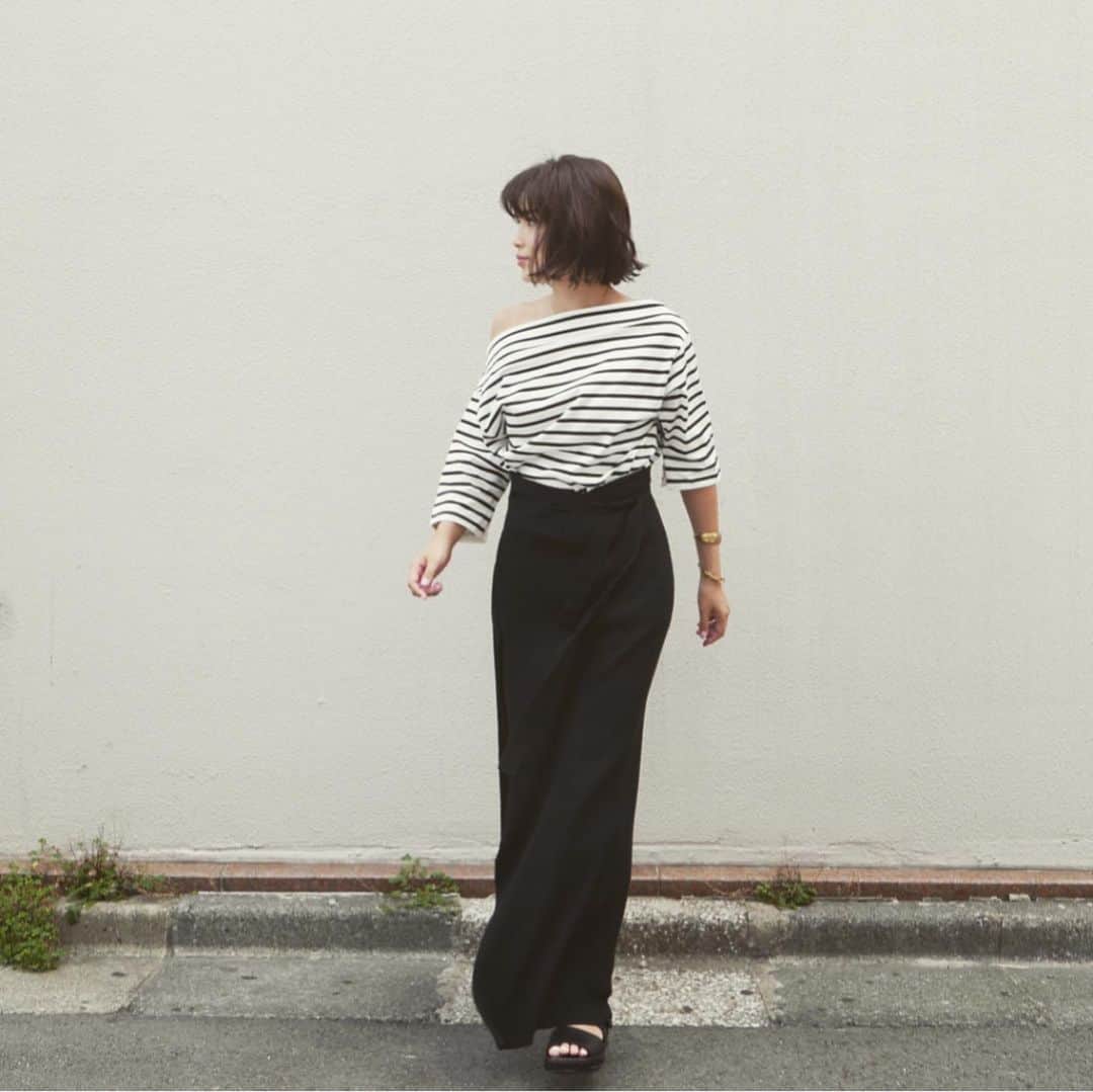 JUNNAさんのインスタグラム写真 - (JUNNAInstagram)「夕方一瞬だけ顔を出した🌞  tops/ #ボートネックボーダールーズTEE  6/27 発売 bottom/ #ラップスカートレイヤードレギンス 近日発売 sandal/ #CÉLINE bangle/ SOKO KAMBA CUFF @etretokyo bangle/ SOKO BAHARI STATEMENT CUFF ・ ・ @etretokyo  @etretokyo_store #junna👠 #156cm #2019ETREss」6月24日 20時43分 - junna
