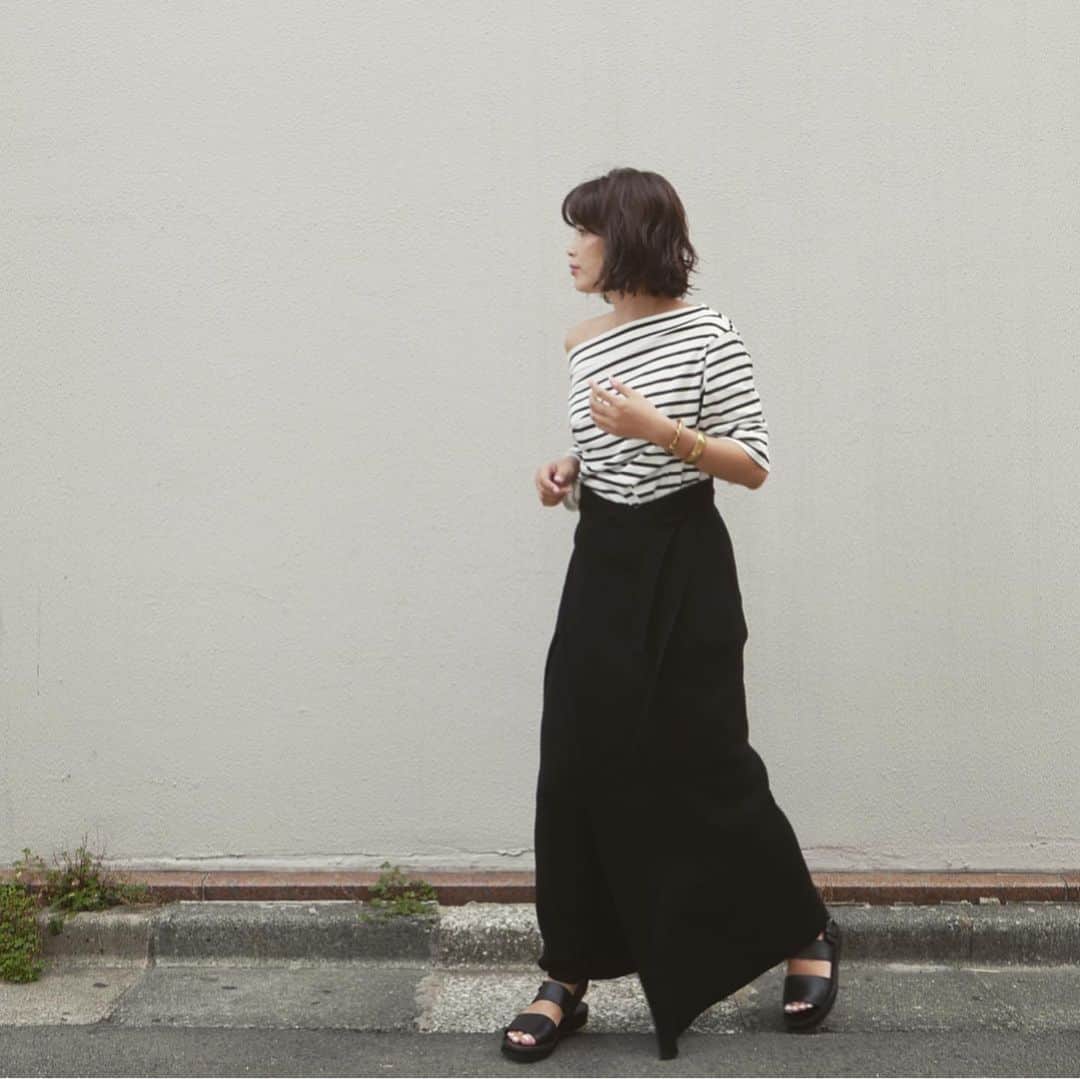 JUNNAさんのインスタグラム写真 - (JUNNAInstagram)「夕方一瞬だけ顔を出した🌞  tops/ #ボートネックボーダールーズTEE  6/27 発売 bottom/ #ラップスカートレイヤードレギンス 近日発売 sandal/ #CÉLINE bangle/ SOKO KAMBA CUFF @etretokyo bangle/ SOKO BAHARI STATEMENT CUFF ・ ・ @etretokyo  @etretokyo_store #junna👠 #156cm #2019ETREss」6月24日 20時43分 - junna
